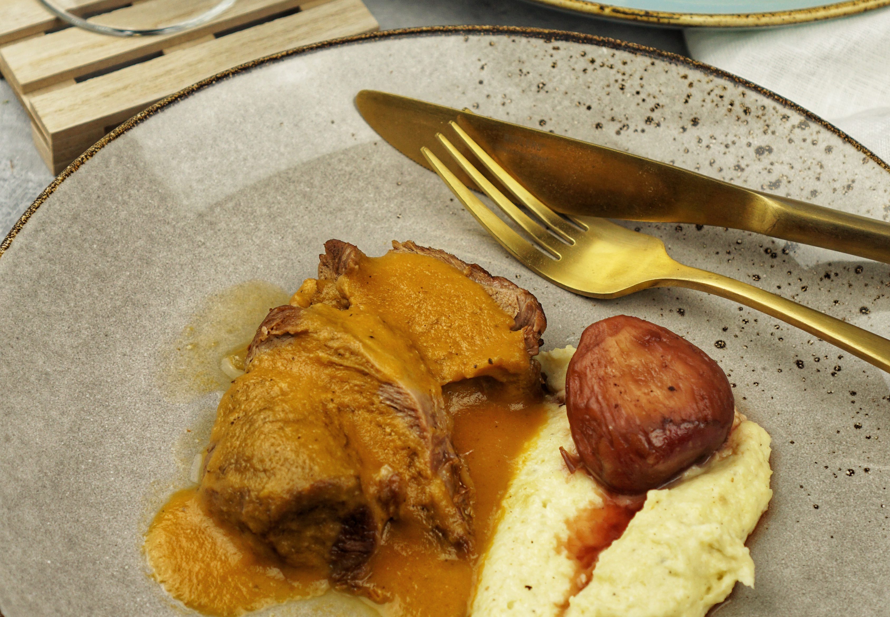 Geschmorte Lammkeule